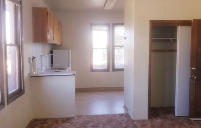 1561 N Van Ness Ave