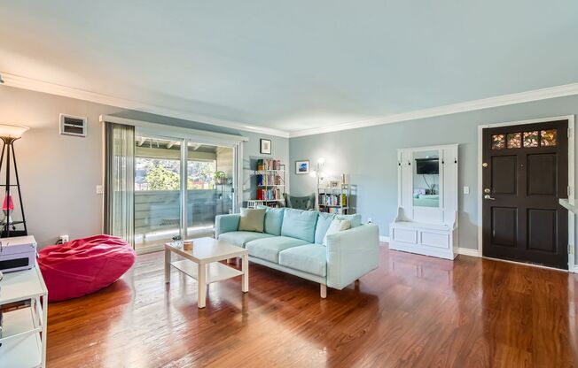 Spacious 3BR in Chula Vista – Renovated Kitchen, Private Balcony, Pool