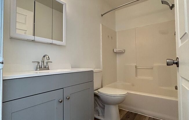 3 beds, 1.5 baths, $1,600, Unit 4053 Parrish St