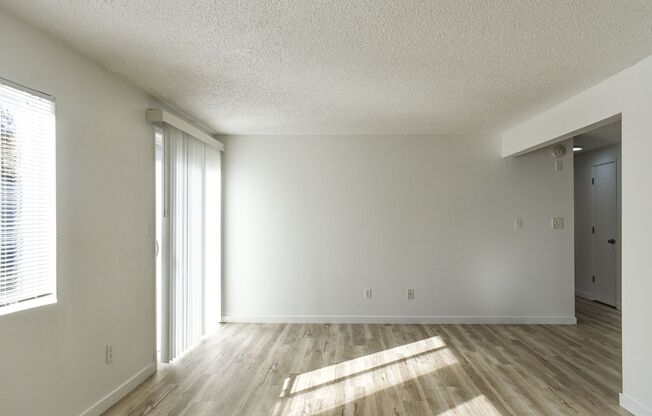 1 bed, 1 bath, 680 sqft, $1,250, Unit 35