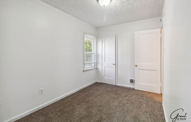 3 beds, 1 bath, $1,100