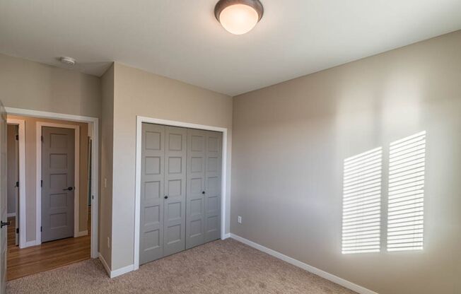 3 beds, 2 baths, 1,301 sqft, $1,730, Unit 212