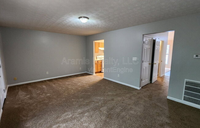 5749 STRATHMOOR MNR CIR