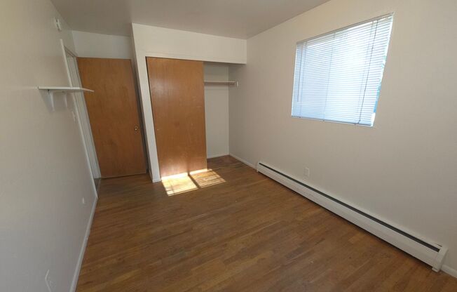 2 beds, 1 bath, $1,800, Unit 6