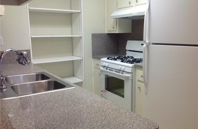 3 beds, 1 bath, 1,050 sqft, $1,695, Unit B