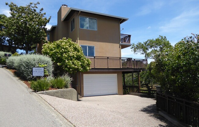 MODERN FOUR BEDROOM HOME IN THE GREENBRAE HILLS WITH STUNNING PANORAMIC VIEWS, HEATED POOL & SPA WITH POOL SERVICE PAID BY OWNER