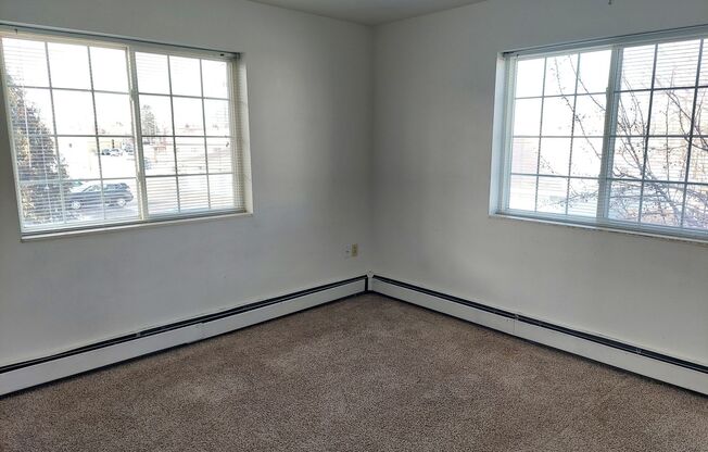 2 beds, 1 bath, $900, Unit Apt. 2