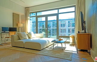 1 bed, 1 bath, 960 sqft, $2,700, Unit 714