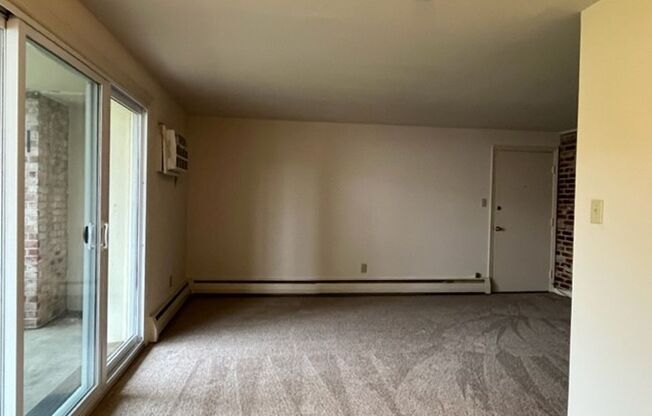 2 beds, 1 bath, 900 sqft, $1,525, Unit 123