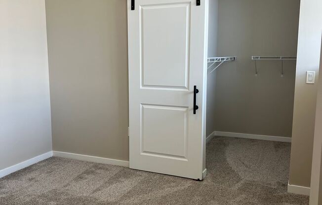 3 beds, 2 baths, 1,471 sqft, $2,900, Unit 208