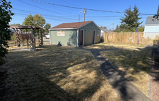 2 beds, 1 bath, $2,350