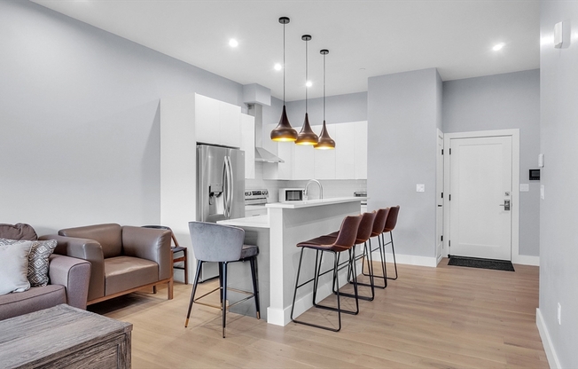 3 beds, 2 baths, 1,090 sqft, $5,250, Unit 318