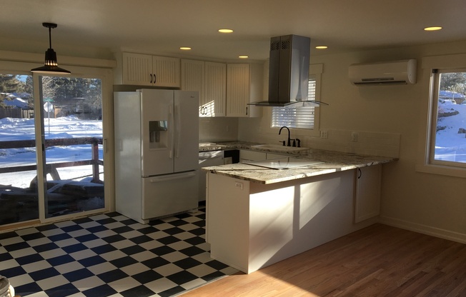 2 beds, 1 bath, $2,000