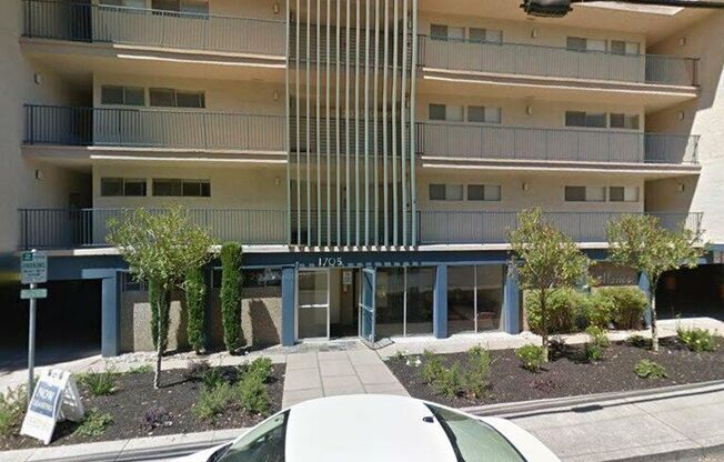 Light, bright, and airy condo in the heart of downtown Walnut Creek!