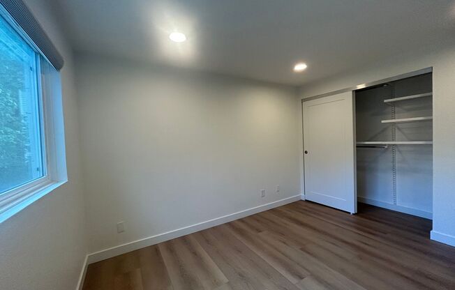 Beautiful 2 Bedroom, 2 Bathroom Condo in North Seattle - Available Now!