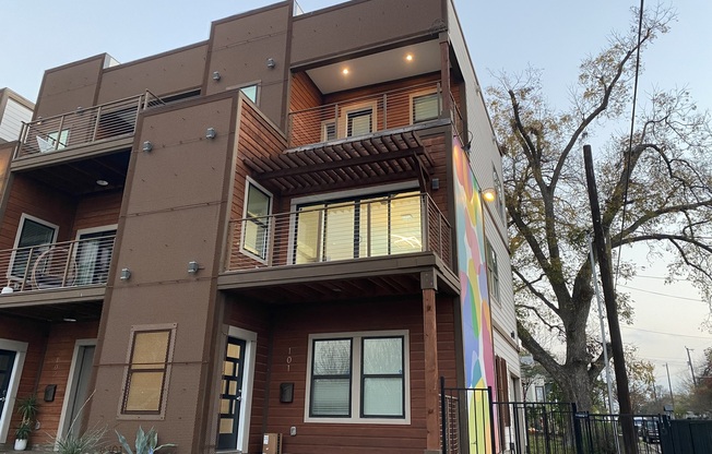 902 MONTANA ST