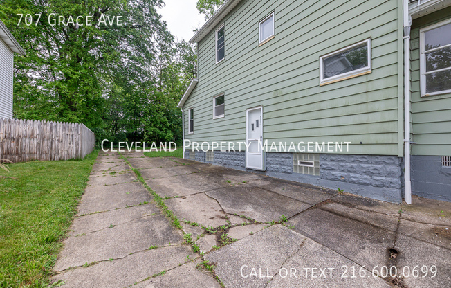 707 GRACE AVE