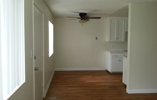 2 beds, 1 bath, 875 sqft, $2,200, Unit B04