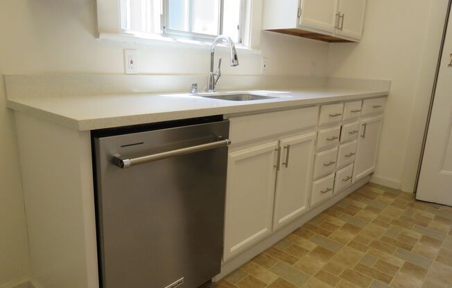 2 beds, 1 bath, $5,800, Unit 610