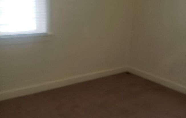 2 beds, 1 bath, 1,150 sqft, $695