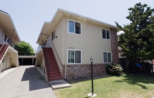 $1695.00 - Upstairs Studio Available Now in San Jose Near 280/87 Freeways!
