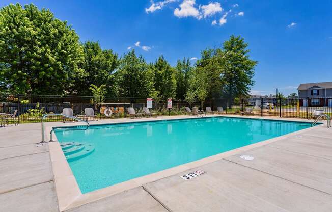 Pool at Chariot Pointe Apartments, Murfreesboro