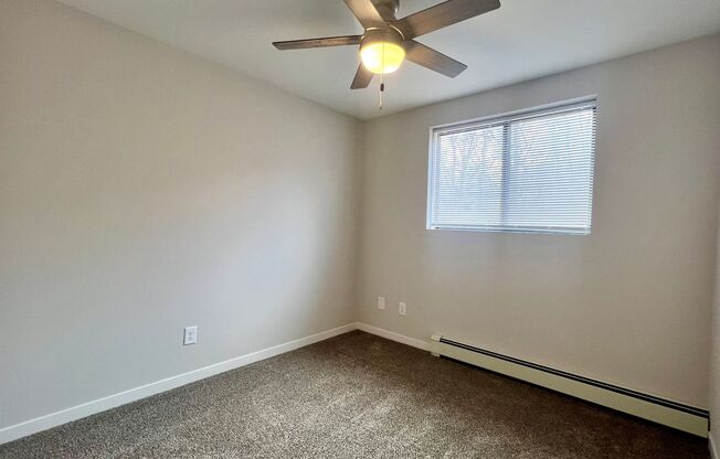 2 beds, 1 bath, $1,150, Unit #17