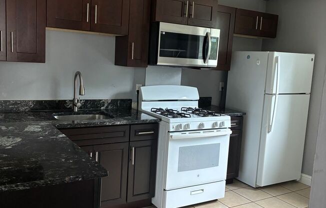 3021 Ashlyn St 1 &amp; 2