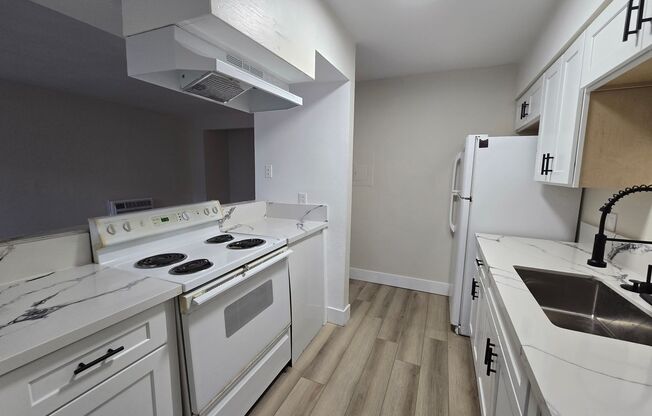 Studio, 1 bath, 400 sqft, $995, Unit 19
