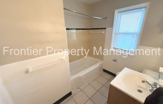 2 beds, 1 bath, $995