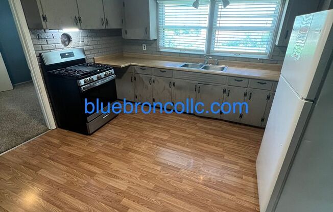 3 beds, 1 bath, $1,099