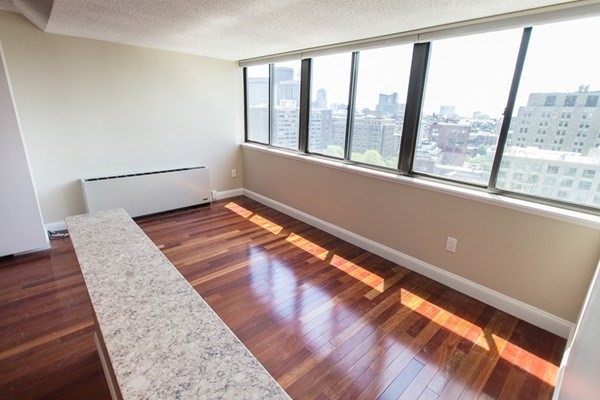 Studio, 1 bath, 691 sqft, $2,750, Unit 19G