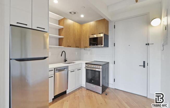 2 beds, 1 bath, $2,495, Unit 4D