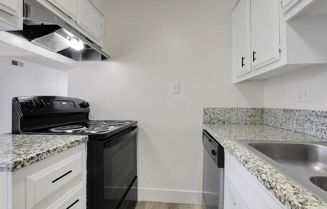 2 beds, 1 bath, 900 sqft, $1,650, Unit 29
