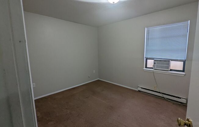 1 bed, 1 bath, 700 sqft, $550, Unit 1108 Randolph St Apt 112