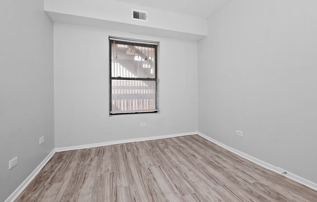 2 beds, 1 bath, 1,000 sqft, $1,553.75, Unit 4244 1/2 - 2E