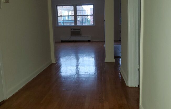 3 beds, 1 bath, $3,900, Unit 3