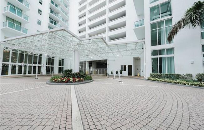 1 bed, 1.5 baths, $3,300, Unit # 2405