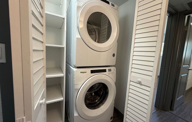 2 beds, 1 bath, 950 sqft, $3,015, Unit D093