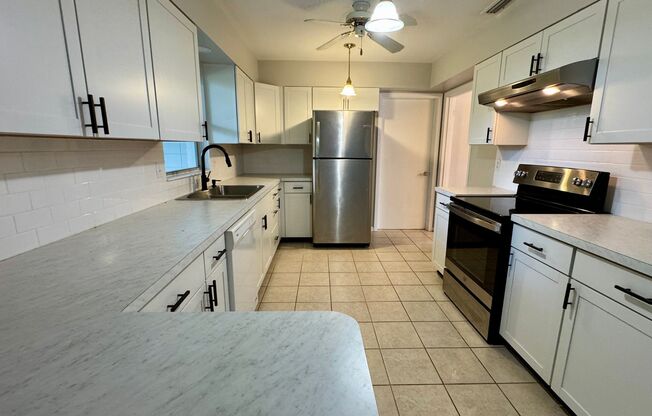 True Florida Home! Fantastic Location!