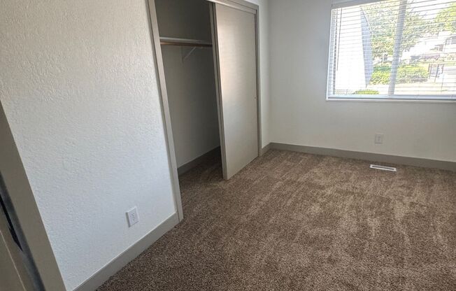2 beds, 1 bath, 950 sqft, $1,295, Unit B5