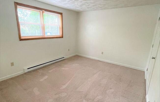 2 beds, 1 bath, 903 sqft, $1,240, Unit O-3