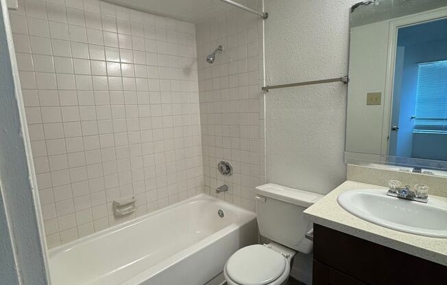 1 bed, 1.5 baths, 866 sqft, $1,150, Unit 2501