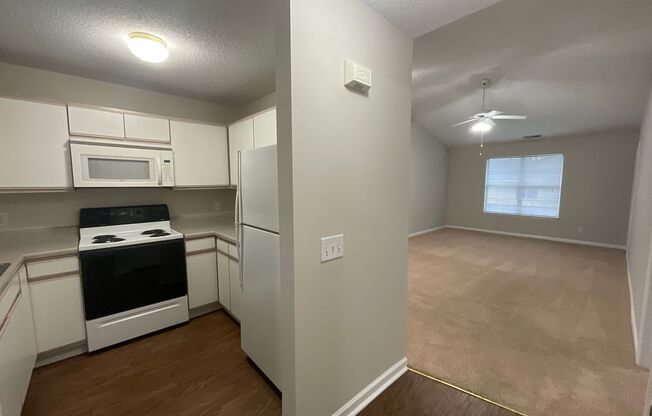 1 bed, 1 bath, 871 sqft, $1,150, Unit 2744-8