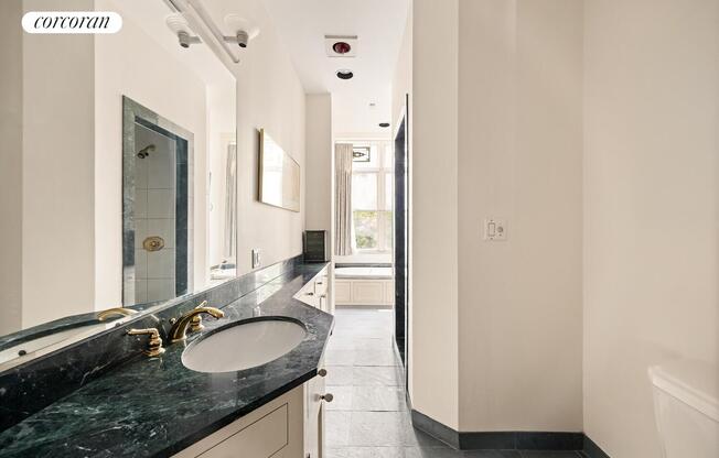 134 W 13 ST