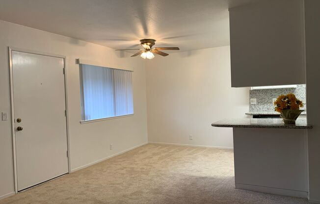 Upstairs 1 bedroom, wall a/c