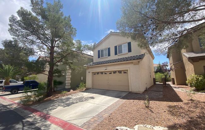 Two-story, 3 bedrooms located in Peccole Ranch