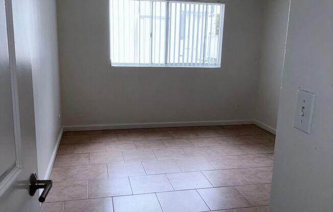 6101 CLYBOURN