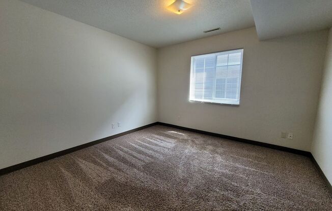 2 beds, 1 bath, $925, Unit 508