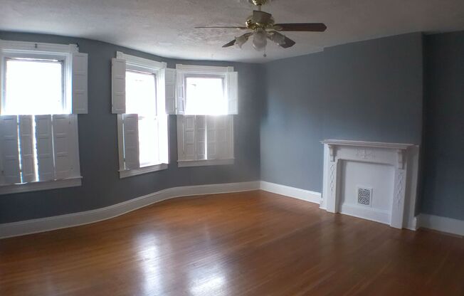 2 beds, 1 bath, $1,350, Unit Unit 2